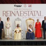 CORONA MANOLO JIMÉNEZ A LA REINA DE LOS ADULTOS MAYORES DE COAHUILA